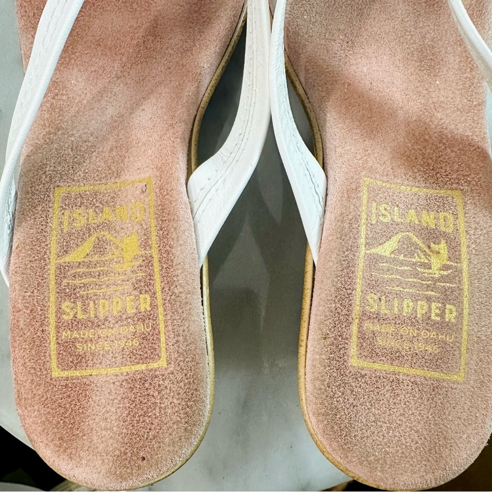 White Sandals With V-Shape Straps - image 2